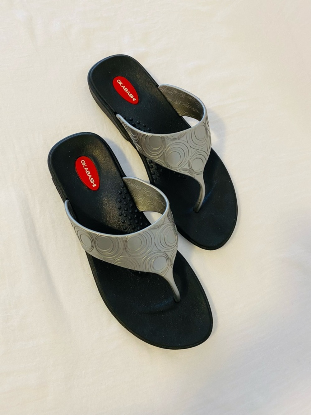 Okabashi Women's Black Footbed Gray Strap Thong Sandals, Size 7.5 to 8
